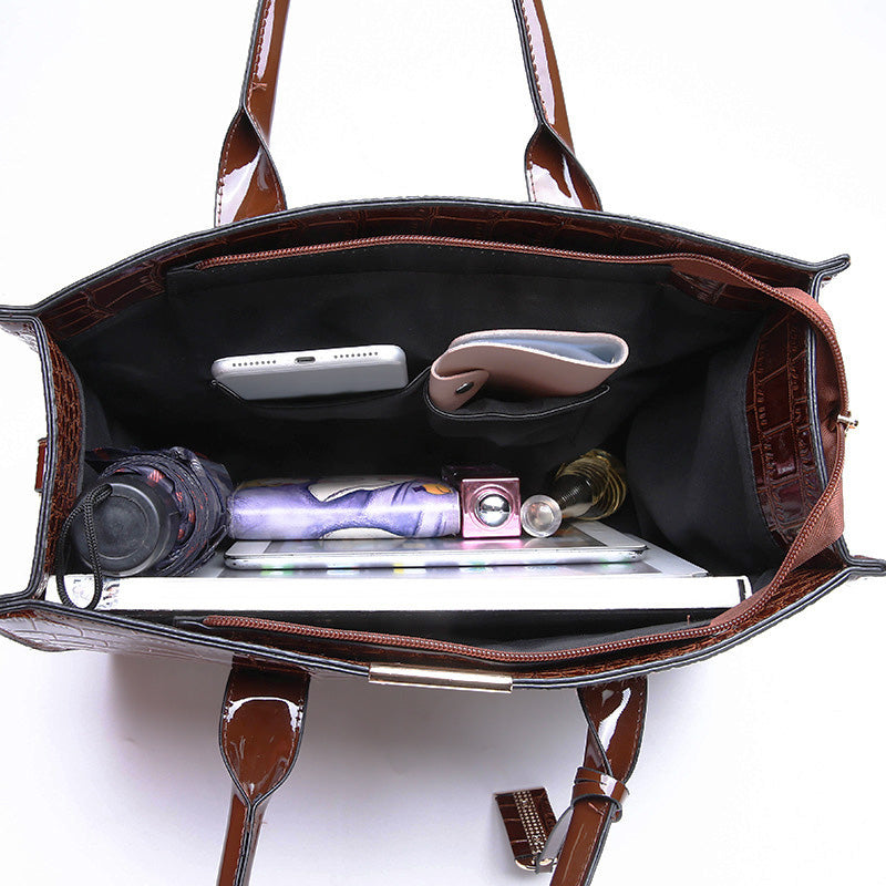 Bolso con relieve de cocodrilo