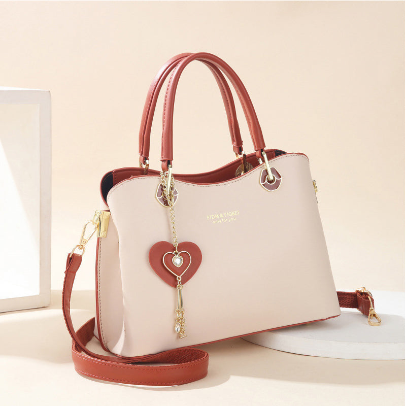 Bolso de mujer elegante con colgante de corazón brillante