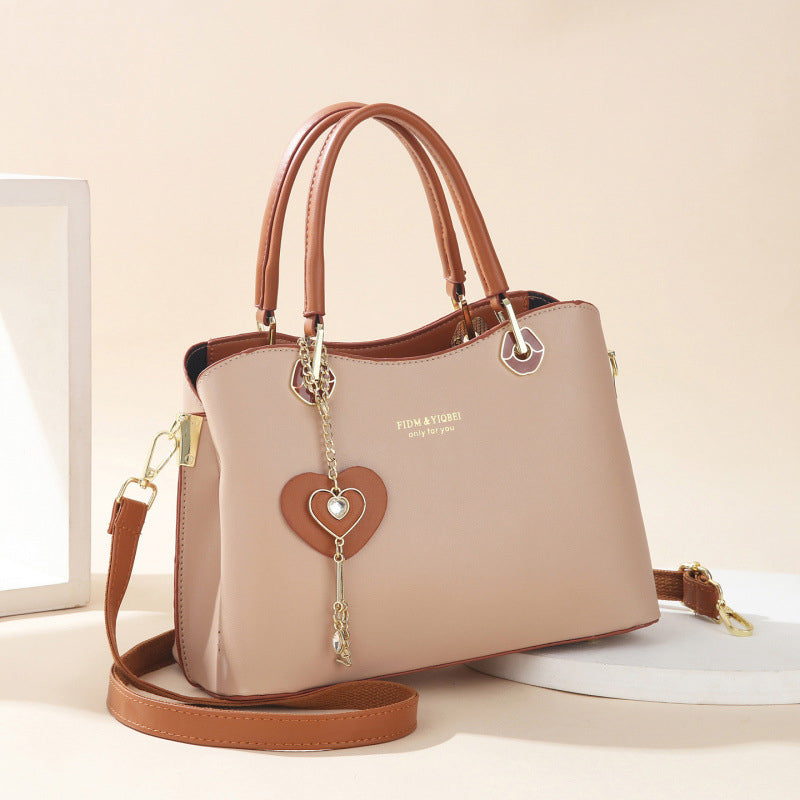 Bolso de mujer elegante con colgante de corazón brillante