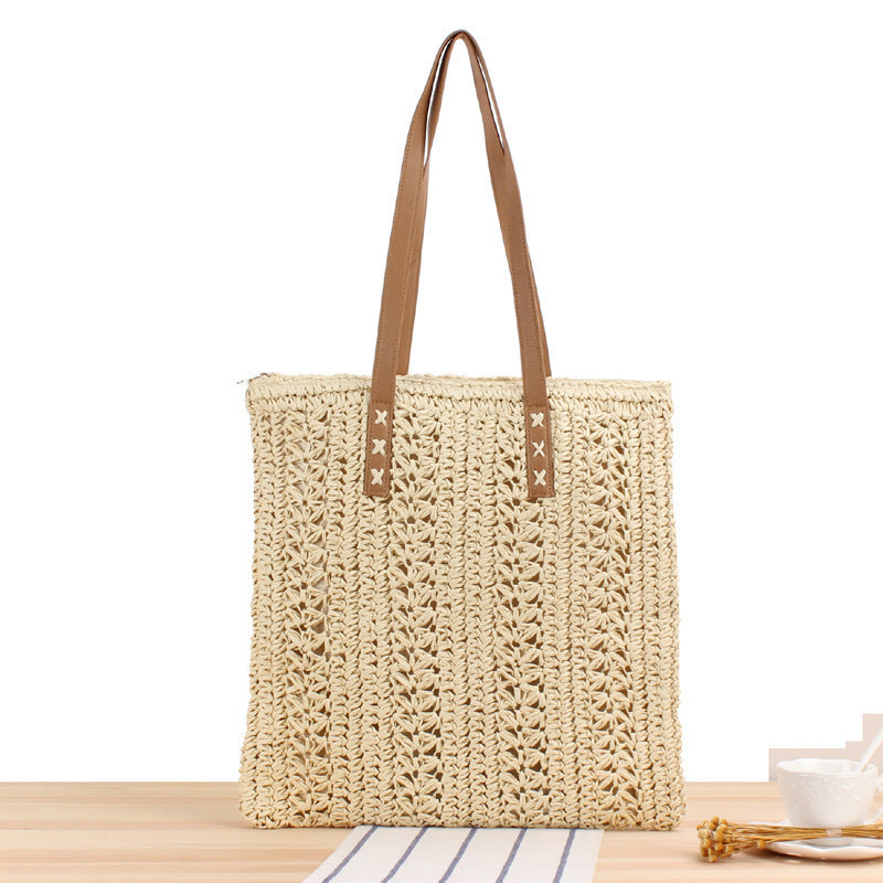 Bolso de playa de hombro artesanal en material natural con diseño resistente