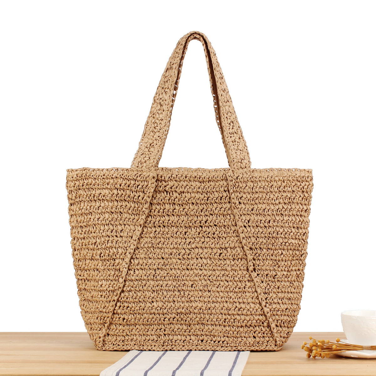 Bolso tote amplio de material natural artesanal