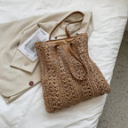 Bolso tote anudado a mano en materiales naturales