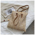 Bolso tote anudado a mano en materiales naturales