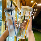 Botella de agua grande con filtro y pajita