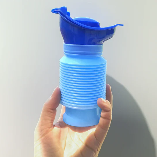 Botella orinal portátil con adaptadores duales y manguera flexible, 750 ml