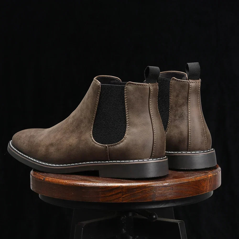 Botines Chelsea de hombre con paneles elásticos laterales y tirador trasero, suela con costuras contrastadas, 3 colores 