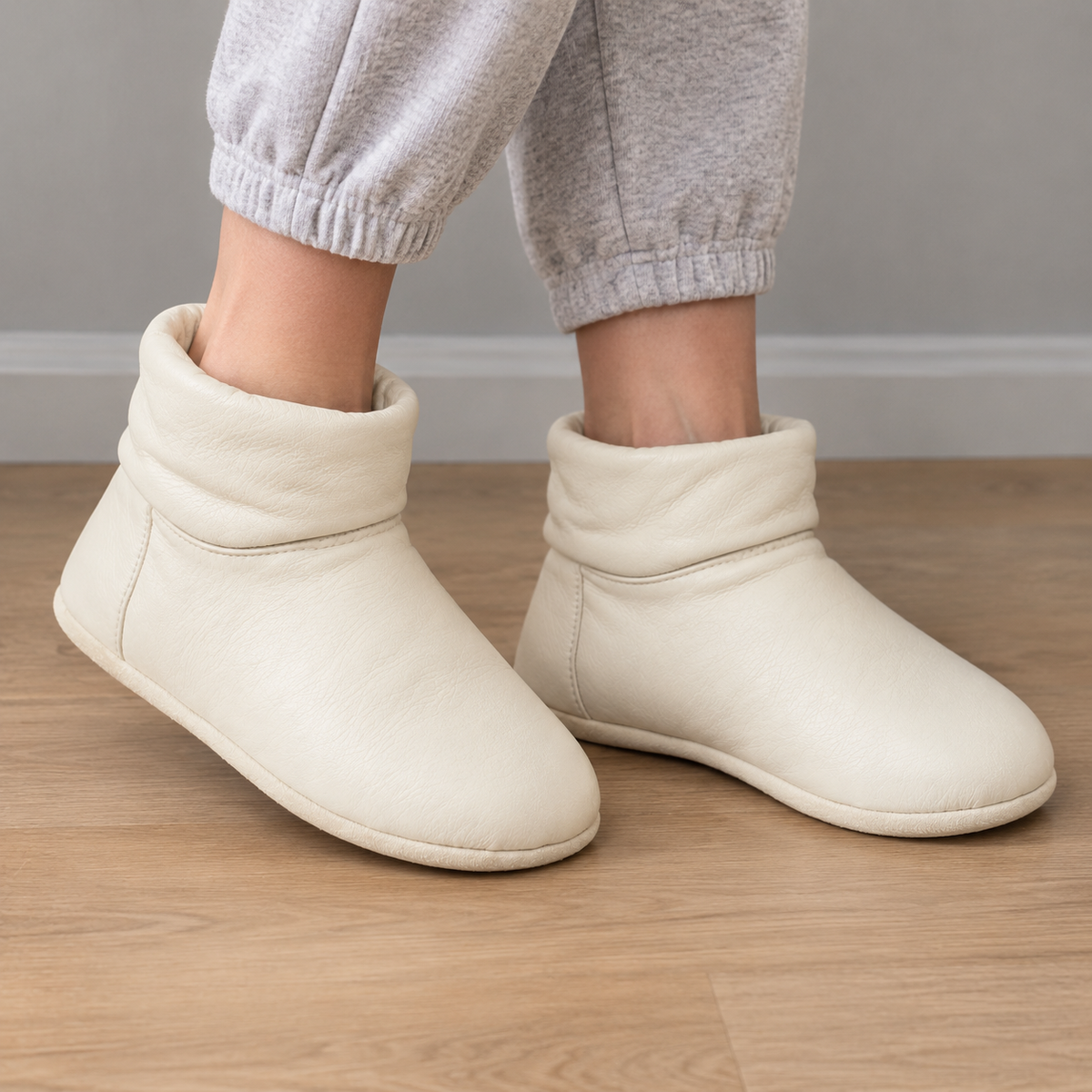 Botines crema de mujer con cuello plegable