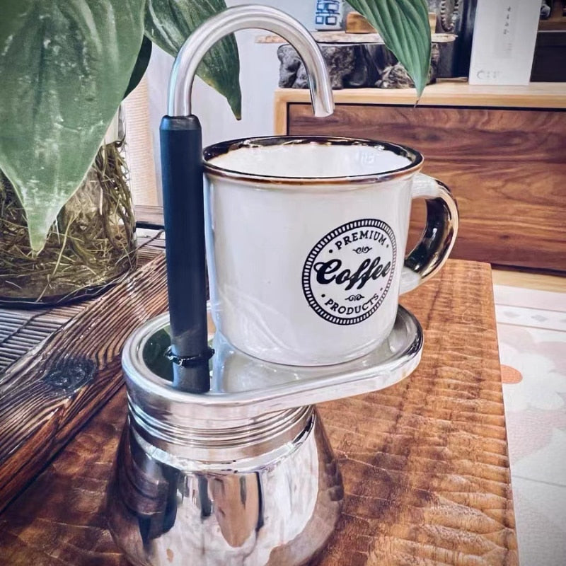 Cafetera italiana de acero inoxidable con diseño moderno