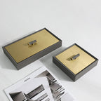 Caja decorativa elegante con tapa dorada