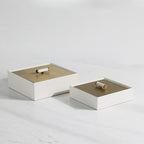 Caja decorativa elegante con tapa dorada