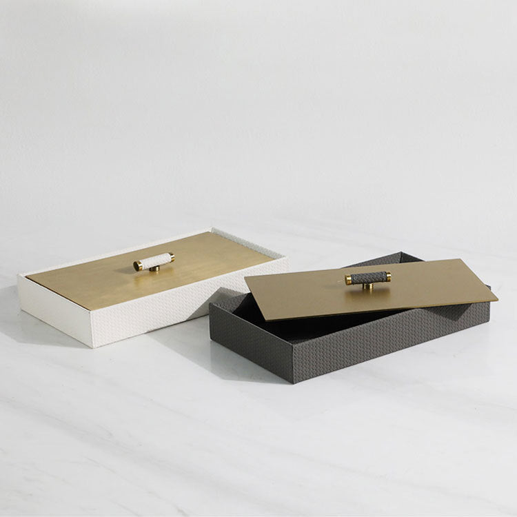 Caja decorativa elegante con tapa dorada