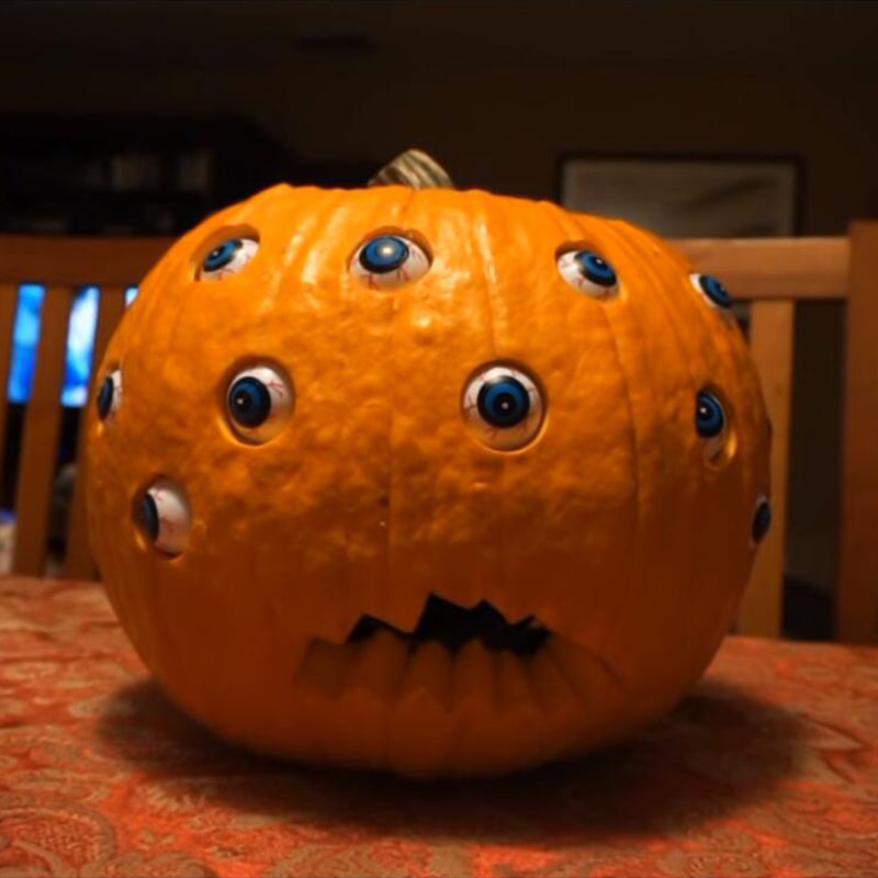 Calabaza de Halloween con ojos móviles