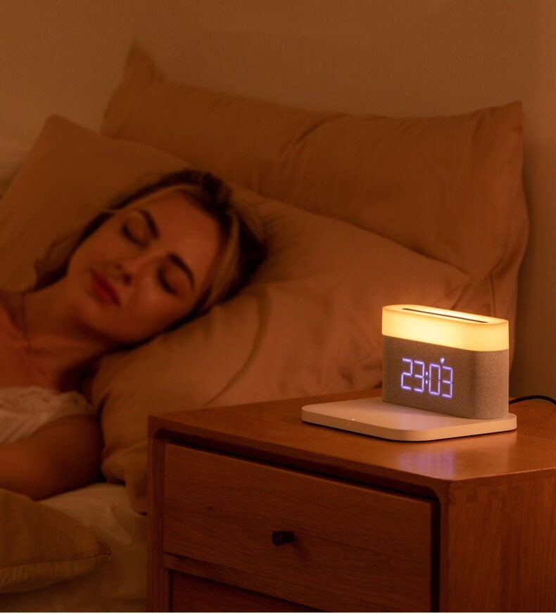 Cargador inalámbrico 3 en 1 con lámpara LED y despertador digital