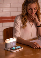 Cargador inalámbrico 3 en 1 con lámpara LED y despertador digital