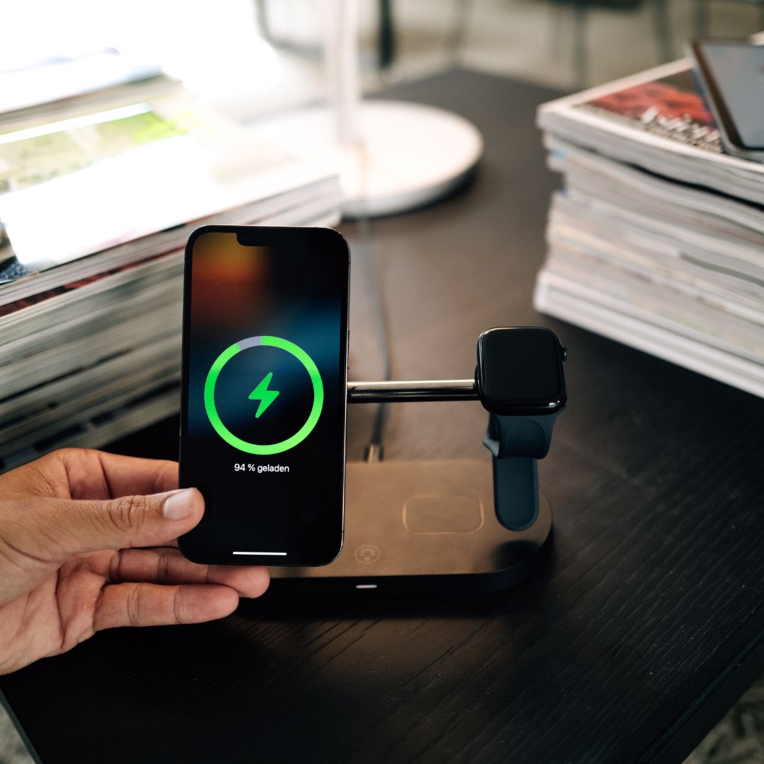 Cargador inalámbrico 3 en 1 para móvil, smartwatch y auriculares – Estación de carga rápida con diseño moderno