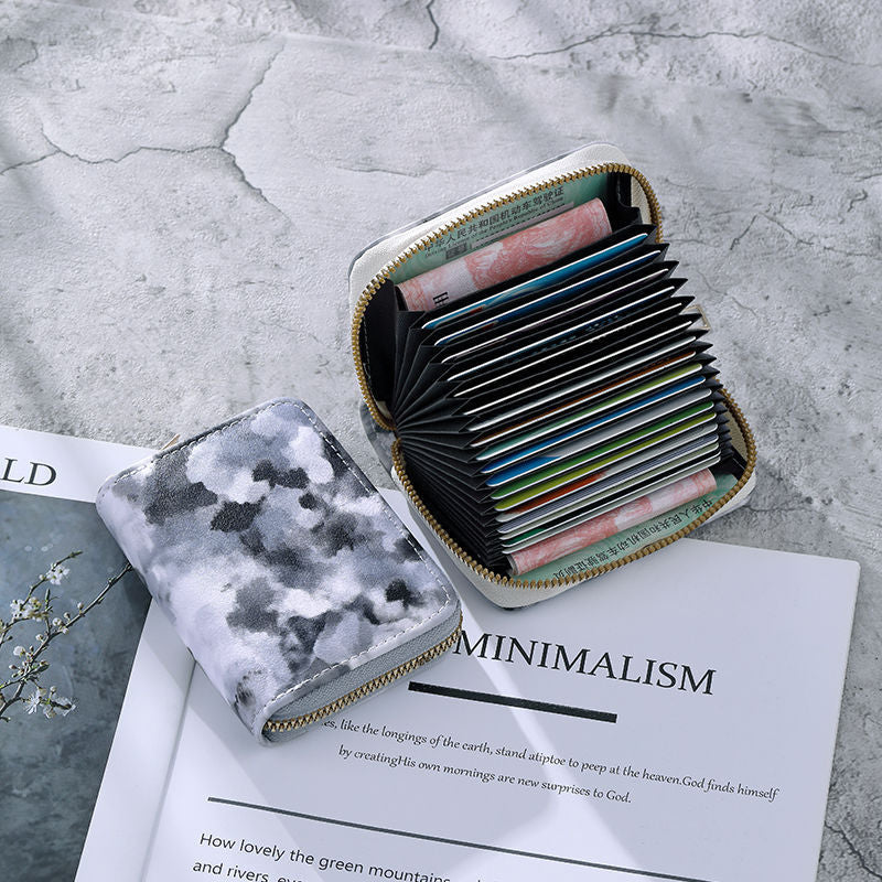 Cartera compacta con cremallera y estampado de camuflaje marmolado