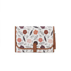 Cartera elegante con estampado floral