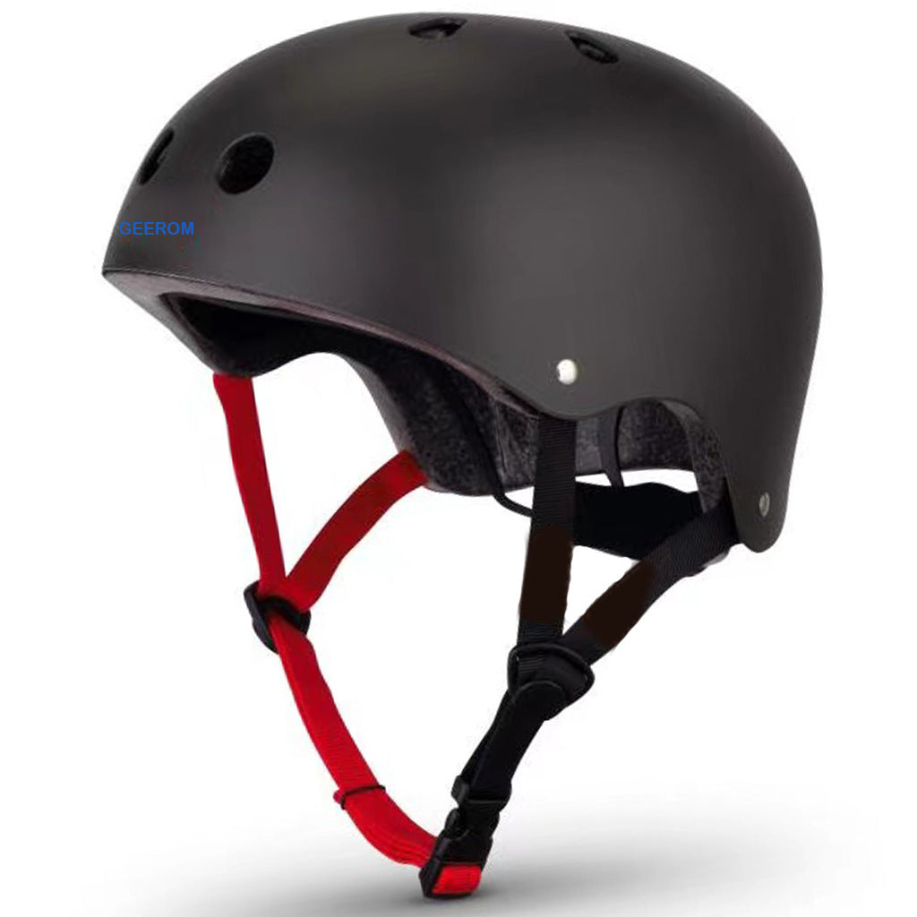 Casco multideporte de perfil bajo con forro EPS absorbente de impactos y correa de barbilla ajustable