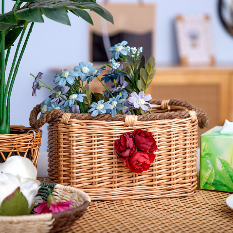Cesta con decoración floral