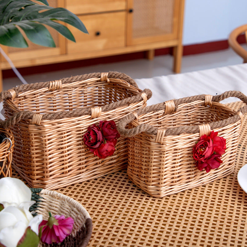 Cesta con decoración floral