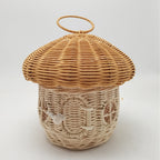 Cesta de mimbre decorativa con forma de casita