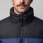 Chaqueta acolchada de plumón para hombre - Diseño color block, 700 fill power