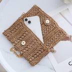 Clutch con cadena y cierre artesanal de macramé