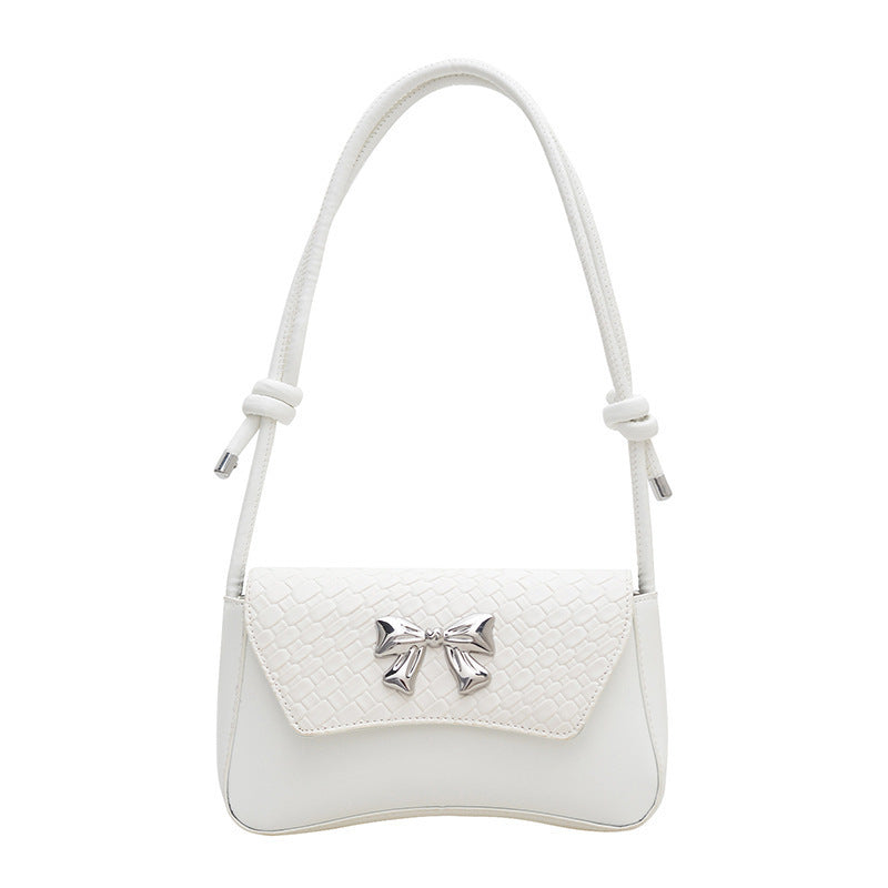 Clutch de mano con lazo decorativo