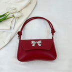 Clutch de mano con lazo decorativo