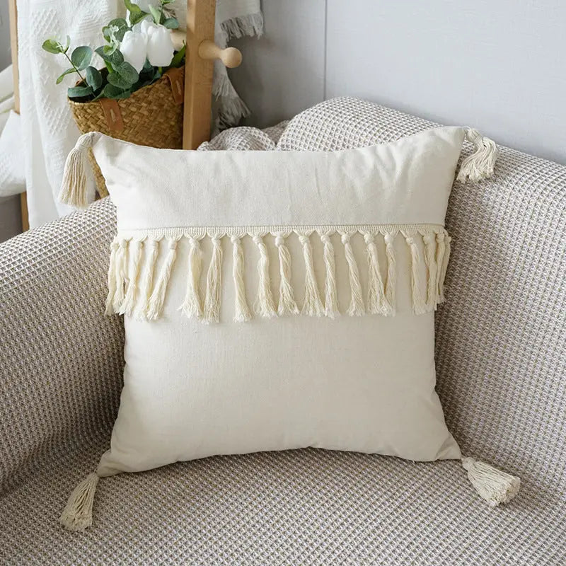 Cojín decorativo con textura y flecos