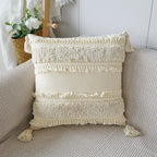 Cojín decorativo con textura y flecos