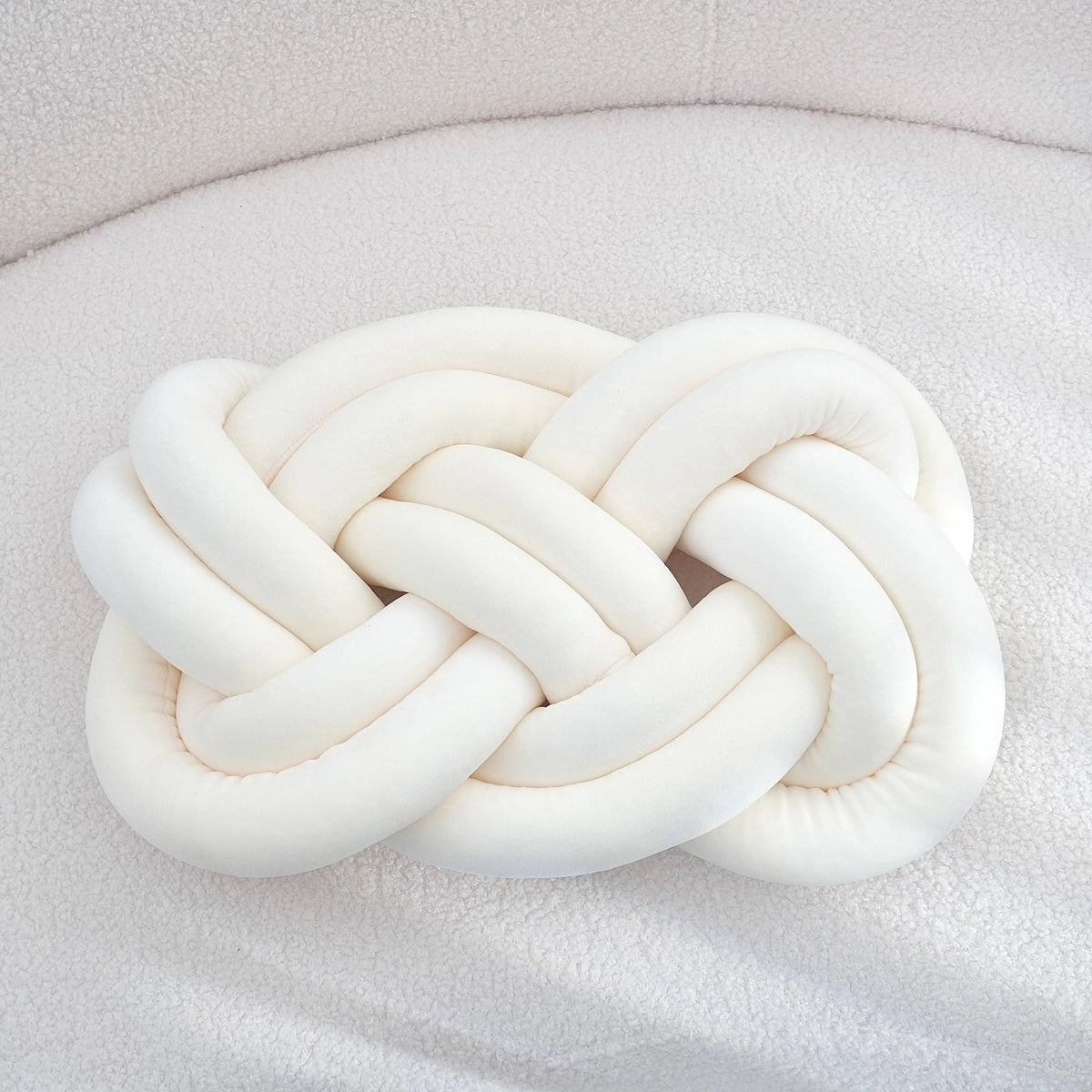 Cojín decorativo con diseño geométrico anudado | Poliéster lavable | 40×30 cm