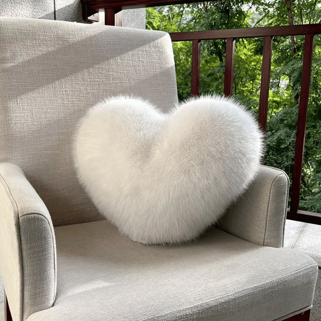 Cojín decorativo suave con forma de corazón y textura de peluche