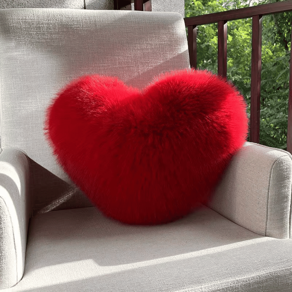 Cojín decorativo suave con forma de corazón y textura de peluche