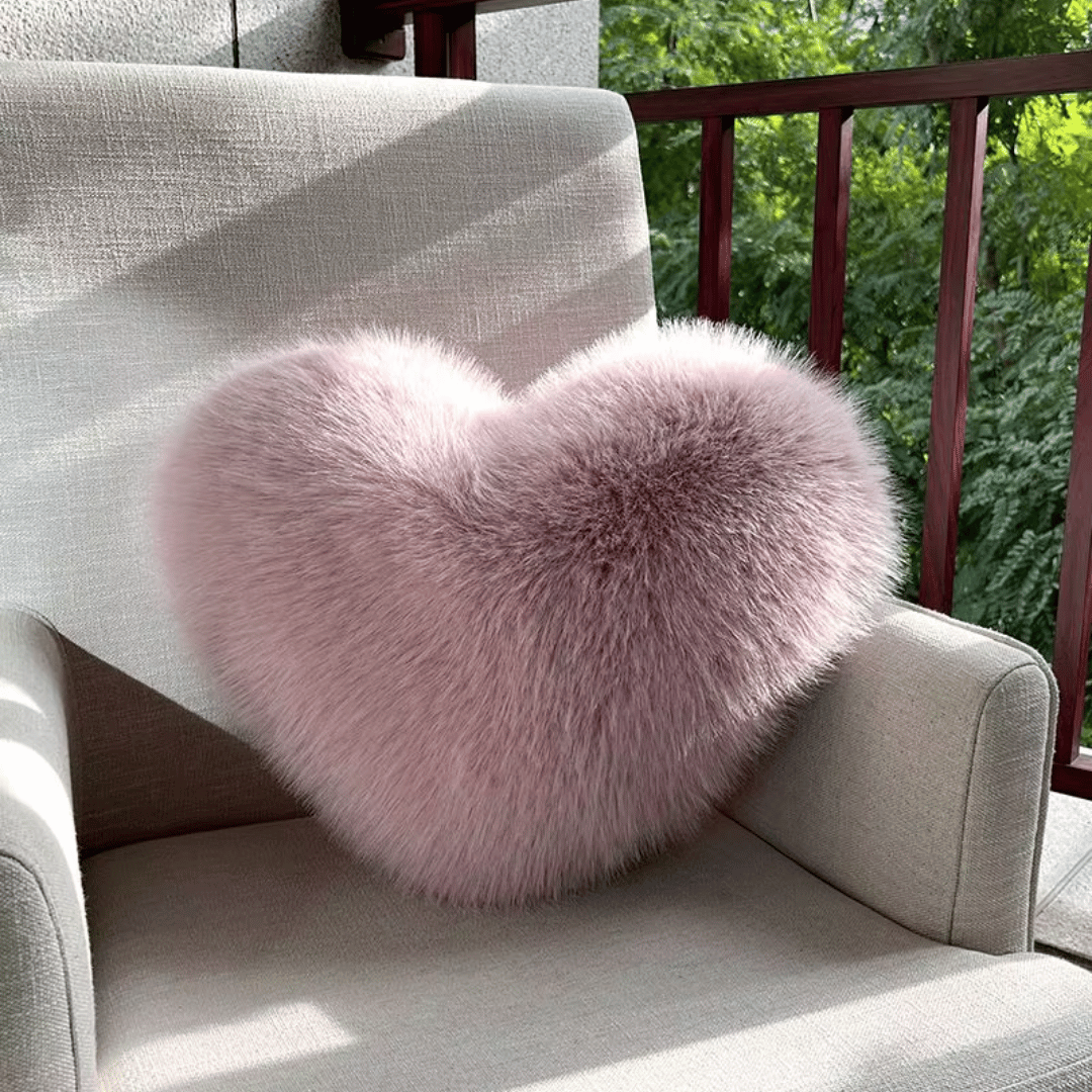 Cojín decorativo suave con forma de corazón y textura de peluche