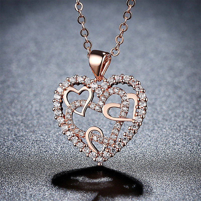 Collar con corazones entrelazados