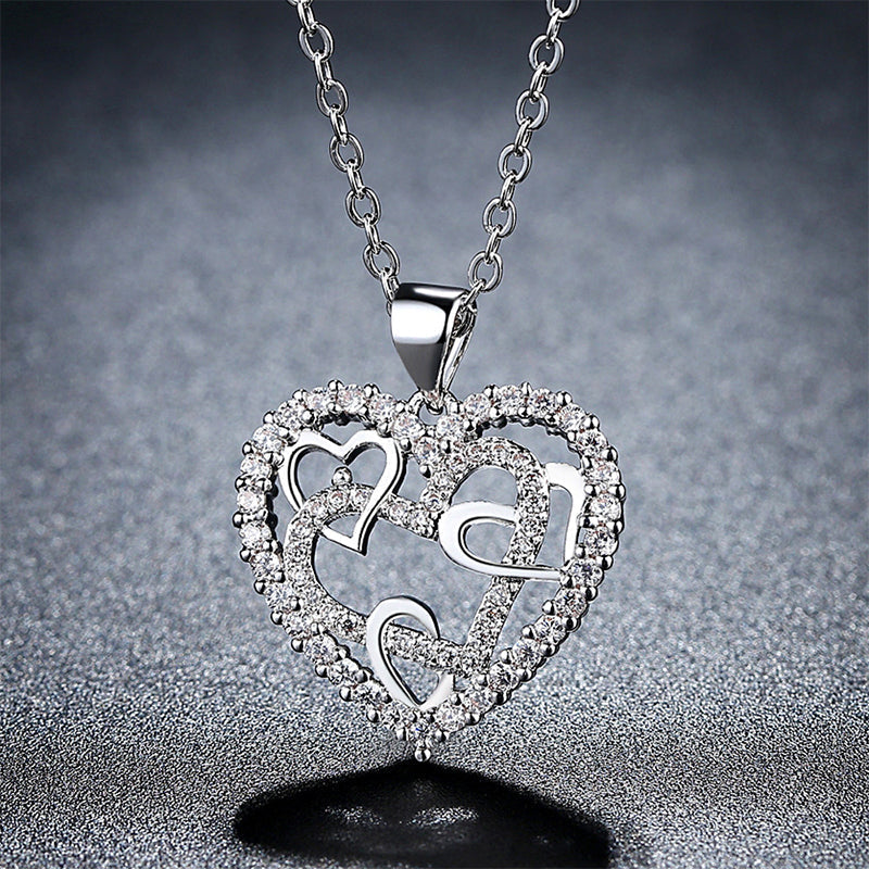 Collar con corazones entrelazados
