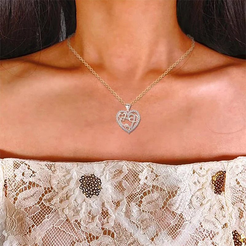 Collar con corazones entrelazados