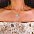 Collar con corazones entrelazados