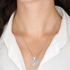 Collar con corazones entrelazados