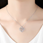 Collar con corazones entrelazados