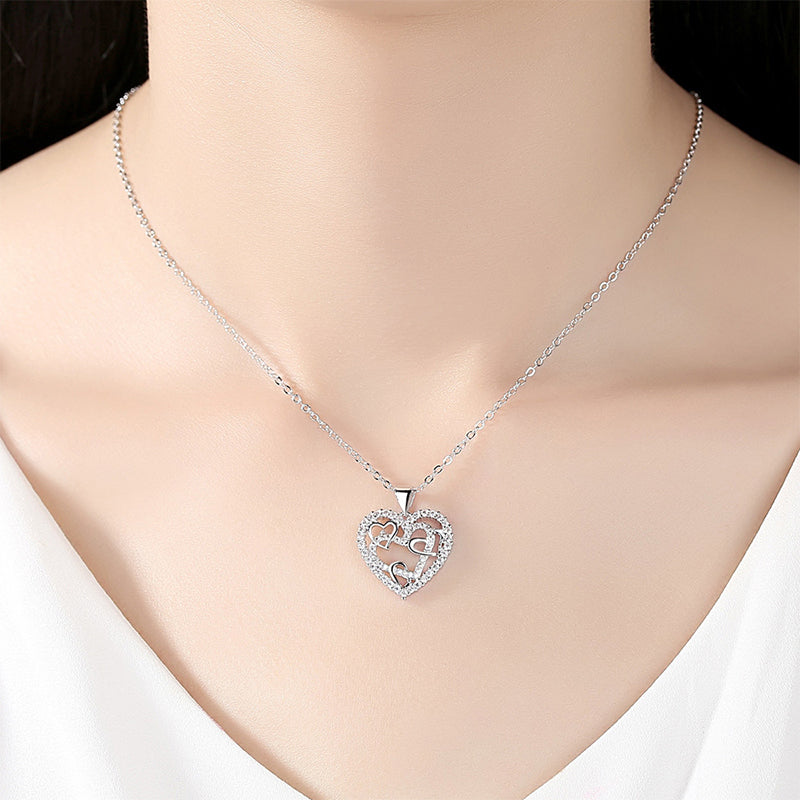 Collar con corazones entrelazados