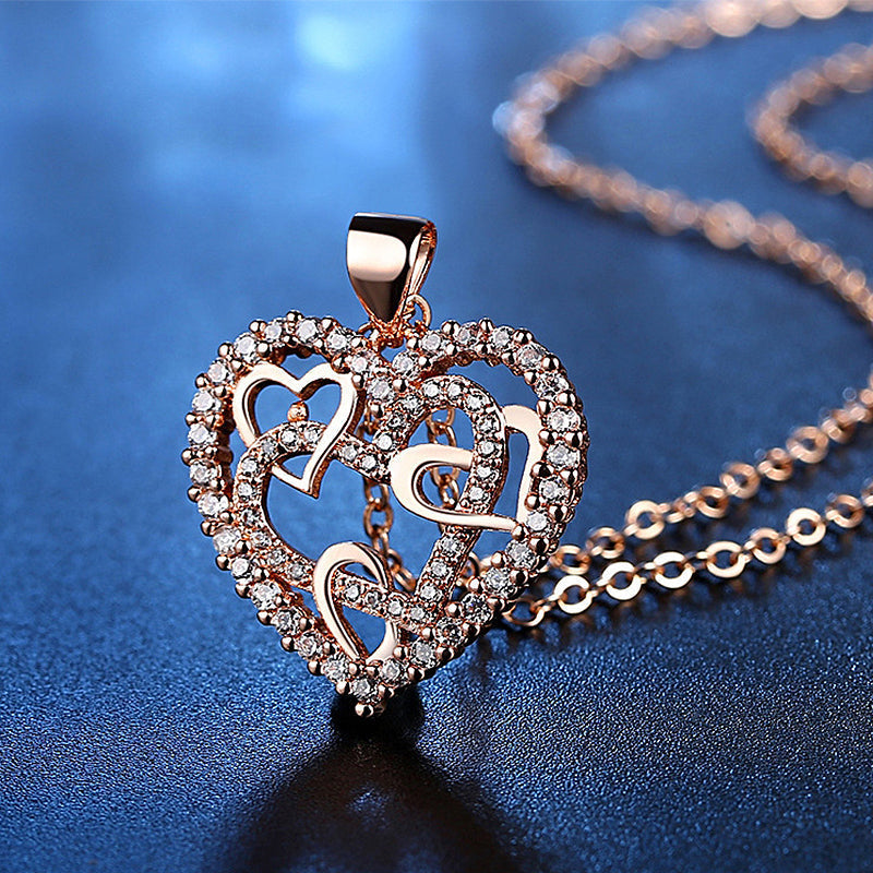 Collar con corazones entrelazados