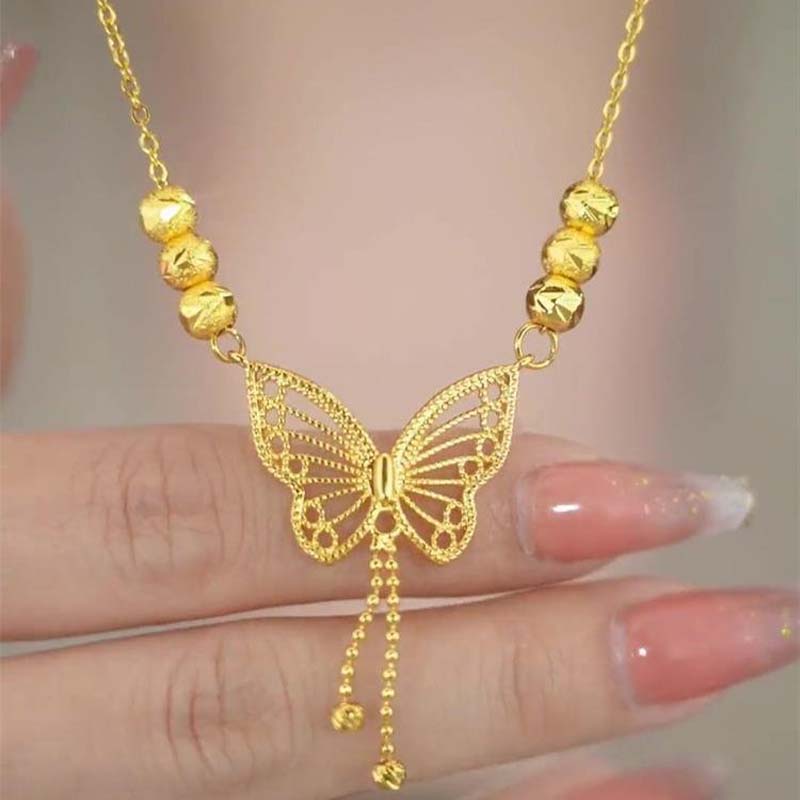 Collar con mariposa calada dorada y borlas