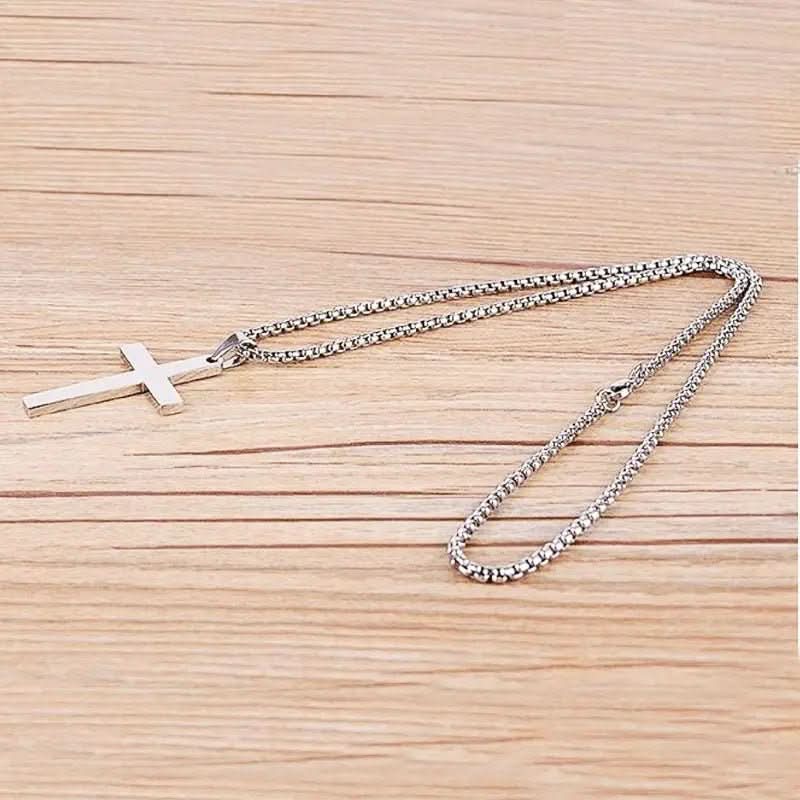 Collar de cruz de acero inoxidable para hombre – Diseño clásico y elegante