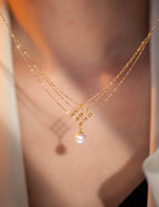 Collar de perlas de agua dulce con baño de oro 24k