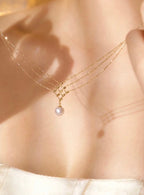 Collar de perlas de agua dulce con baño de oro 24k