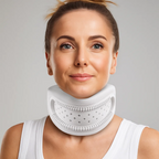 Collarín cervical suave CerviSoft con espuma acolchada y diseño transpirable