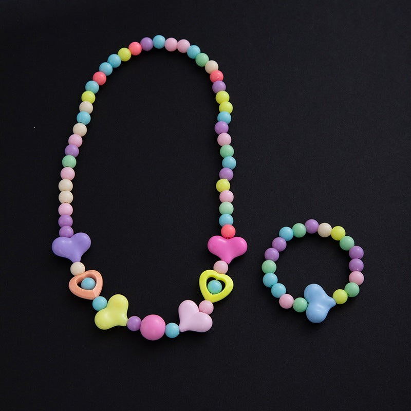 Conjunto de bisutería con motivos florales