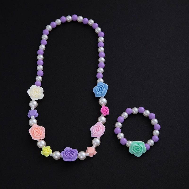 Conjunto de bisutería con motivos florales